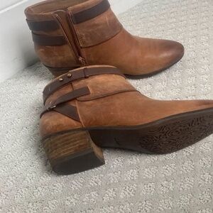 Elegant Tan Heeled Boots with Straps